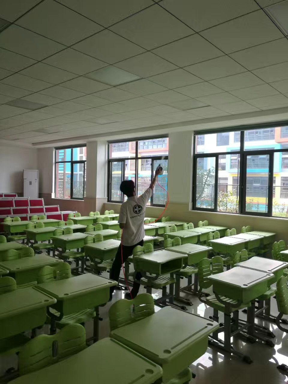 开发区实验小学室内空气净化工程现场2
