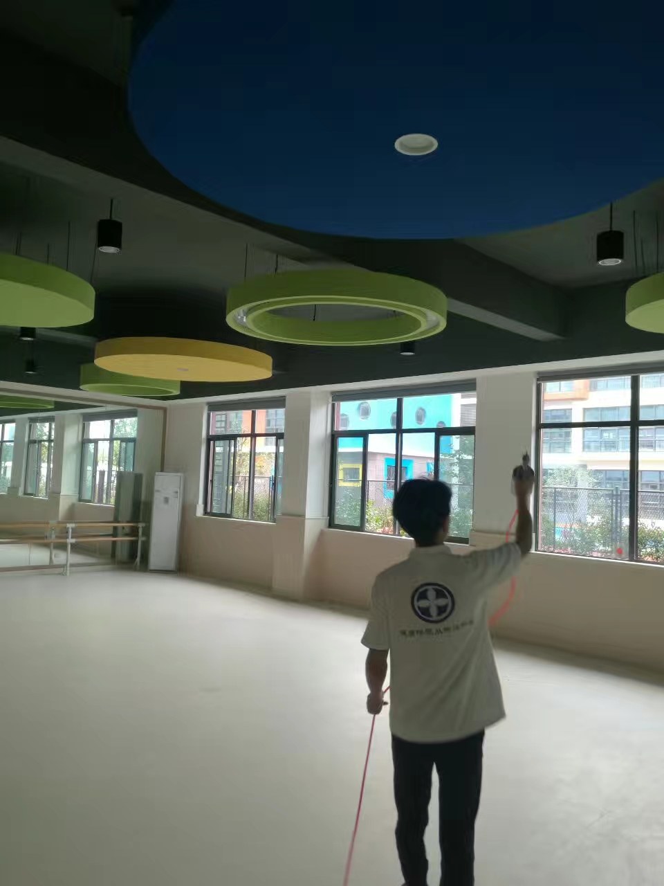 开发区实验小学室内空气净化工程现场3