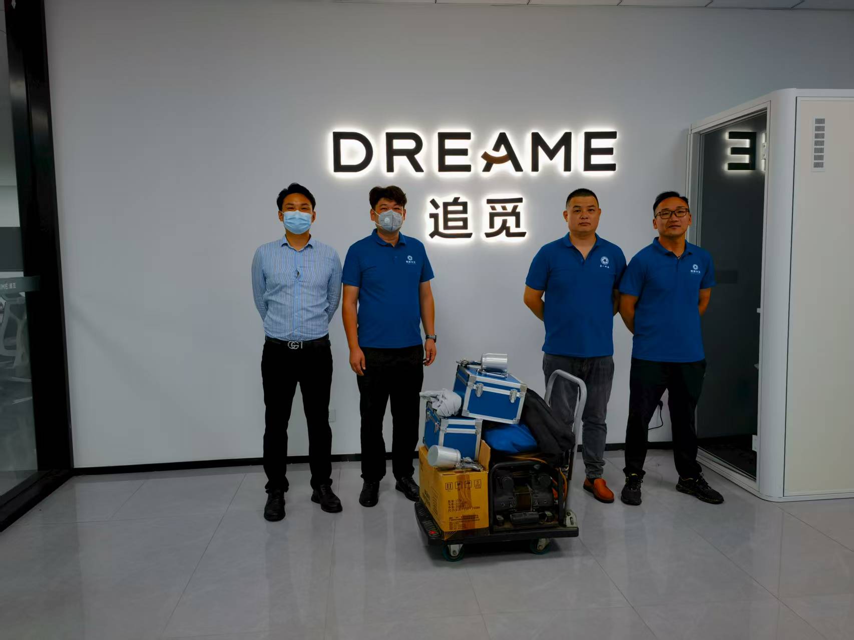 苏州办公室甲醛治理工程团队现场